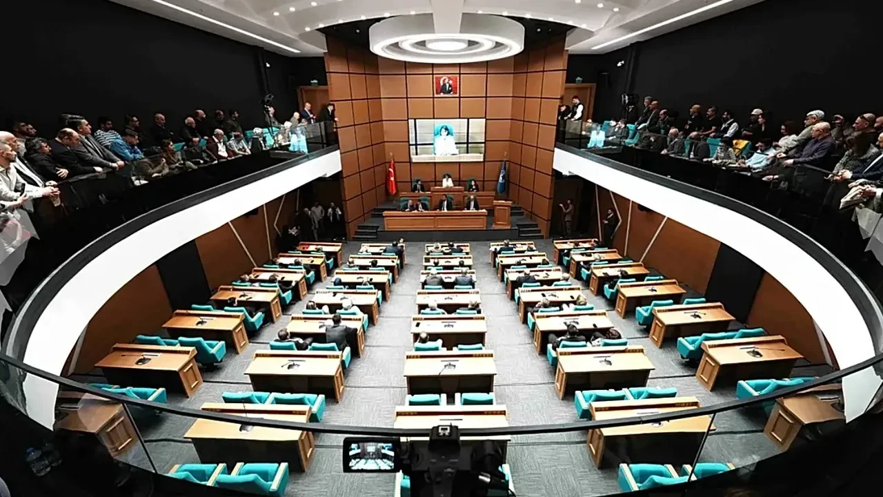 Üsküdar'daki seçim öncesi flaş gelişme! CHP’li üyeler AK Parti’ye geçti