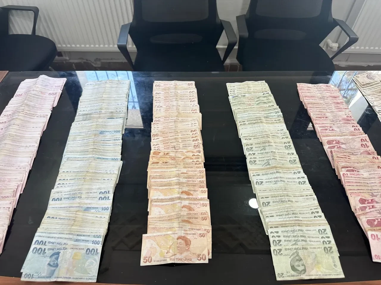 Zengin dilenci şoke etti! Sınır dışı edildi