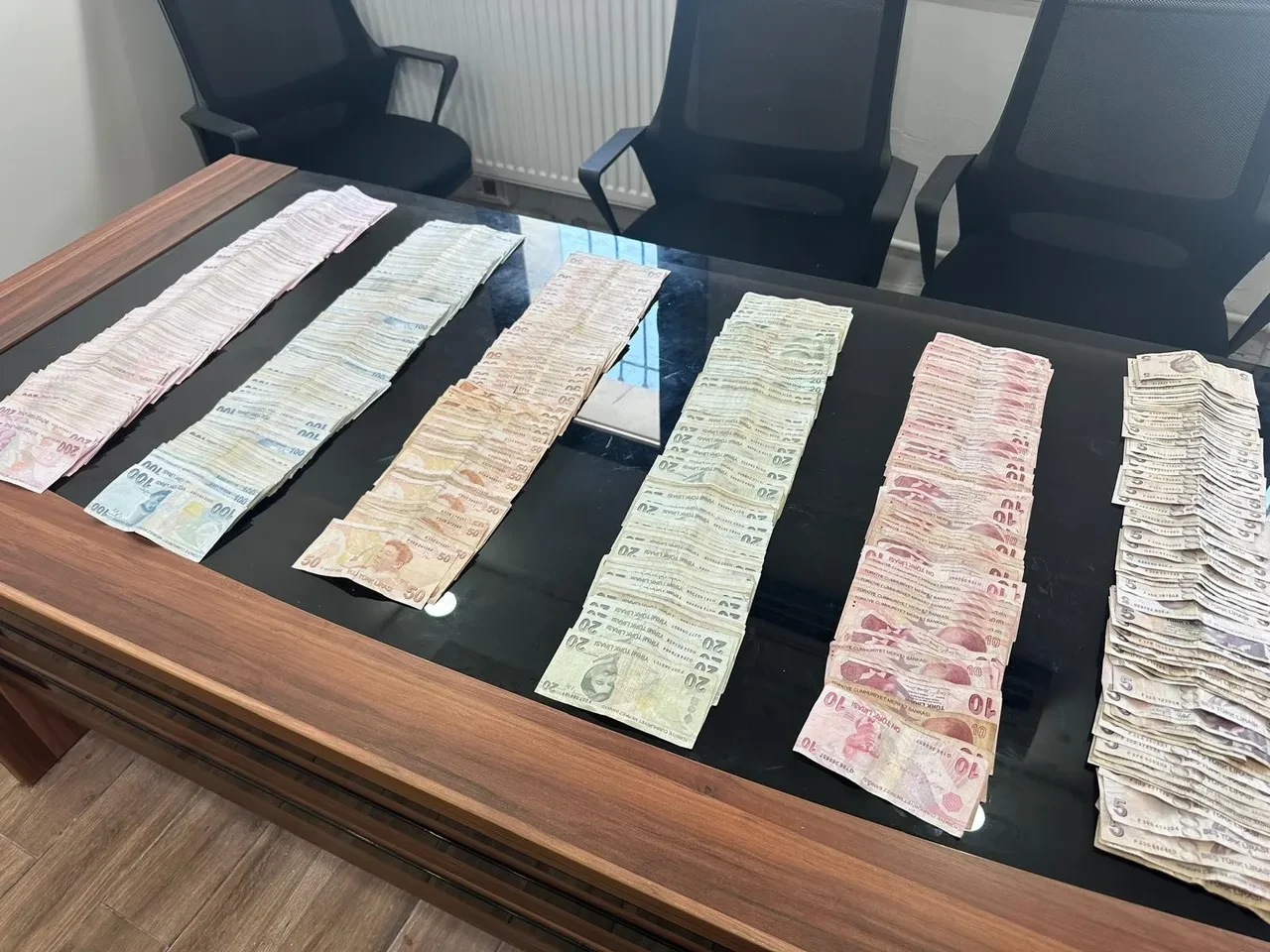 Zengin dilenci şoke etti! Sınır dışı edildi