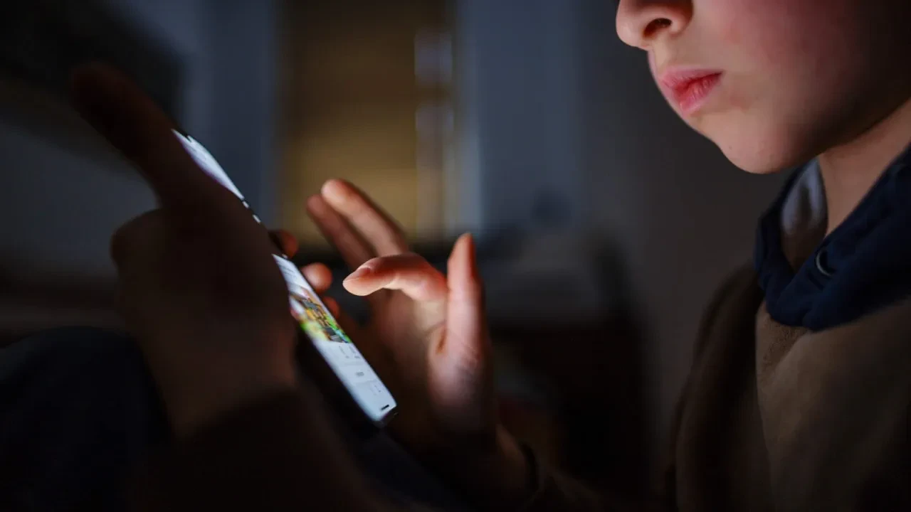 12 yaşında telefon sahibi olan çocuklarda yeni tehlike! Uzman isim ailelere seslendi