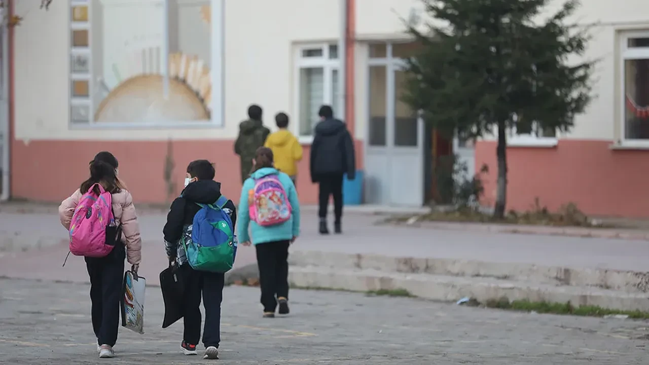 Ara tatil 9 gün mü sürecek? MEB 2026-2027 ilk ara tatil ne zaman başlayacak, kaç gün?