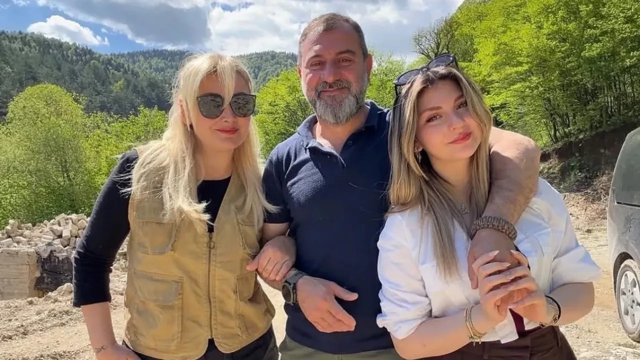 Atik Ailesi Burcu Atik kimdir? Burcu Atik ve Özgür Atik aslen nereli? Atik Ailesi aylık ne kadar kazanıyor? Atik Ailesi ne iş yapıyor?