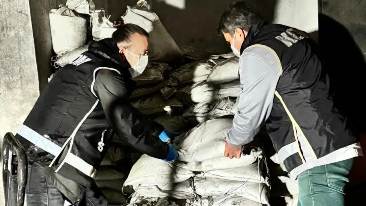 Bartın'da film gibi operasyon! 8 ton titanyum bulundu, 800 bin dolara satılacaktı