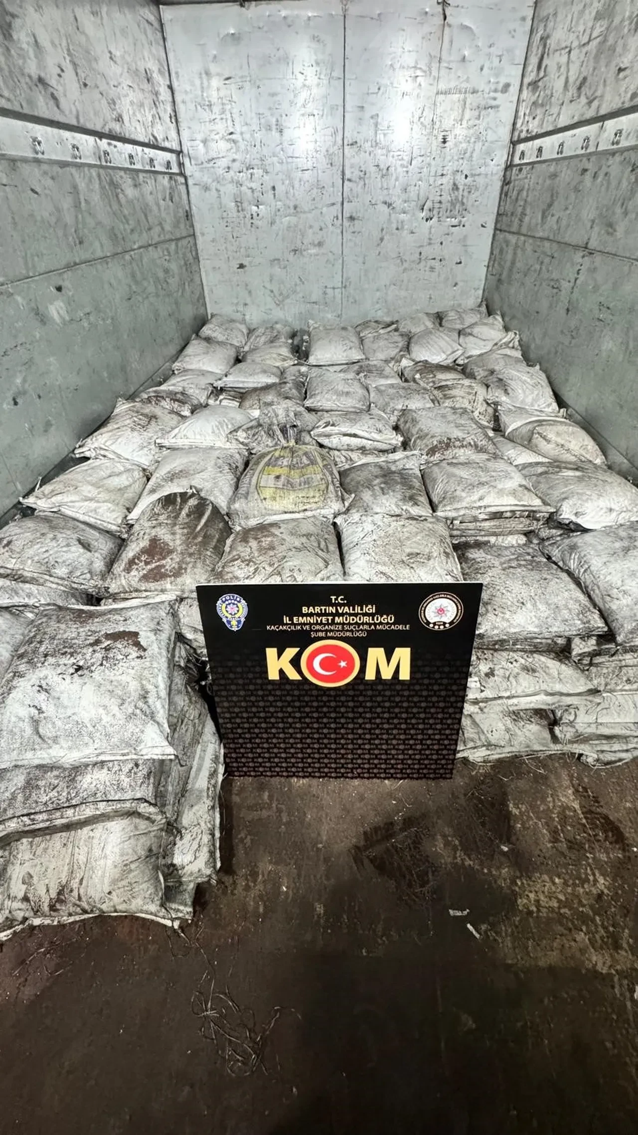 Bartın'da film gibi operasyon! 8 ton titanyum bulundu, 800 bin dolara satılacaktı