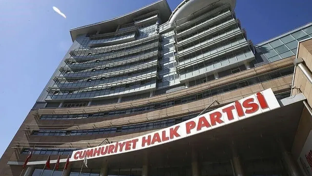CHP'de hareketli saatler! 3 belediye başkanına ihraç kararı