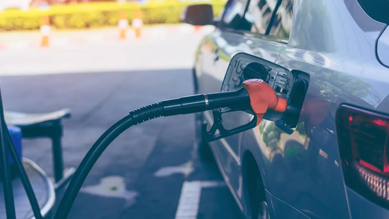 Eşel mobil uzatılacak mı, sona mı erecek? Benzin, motorin fiyatları sabit mi kalacak, ne kadar zamlanacak?