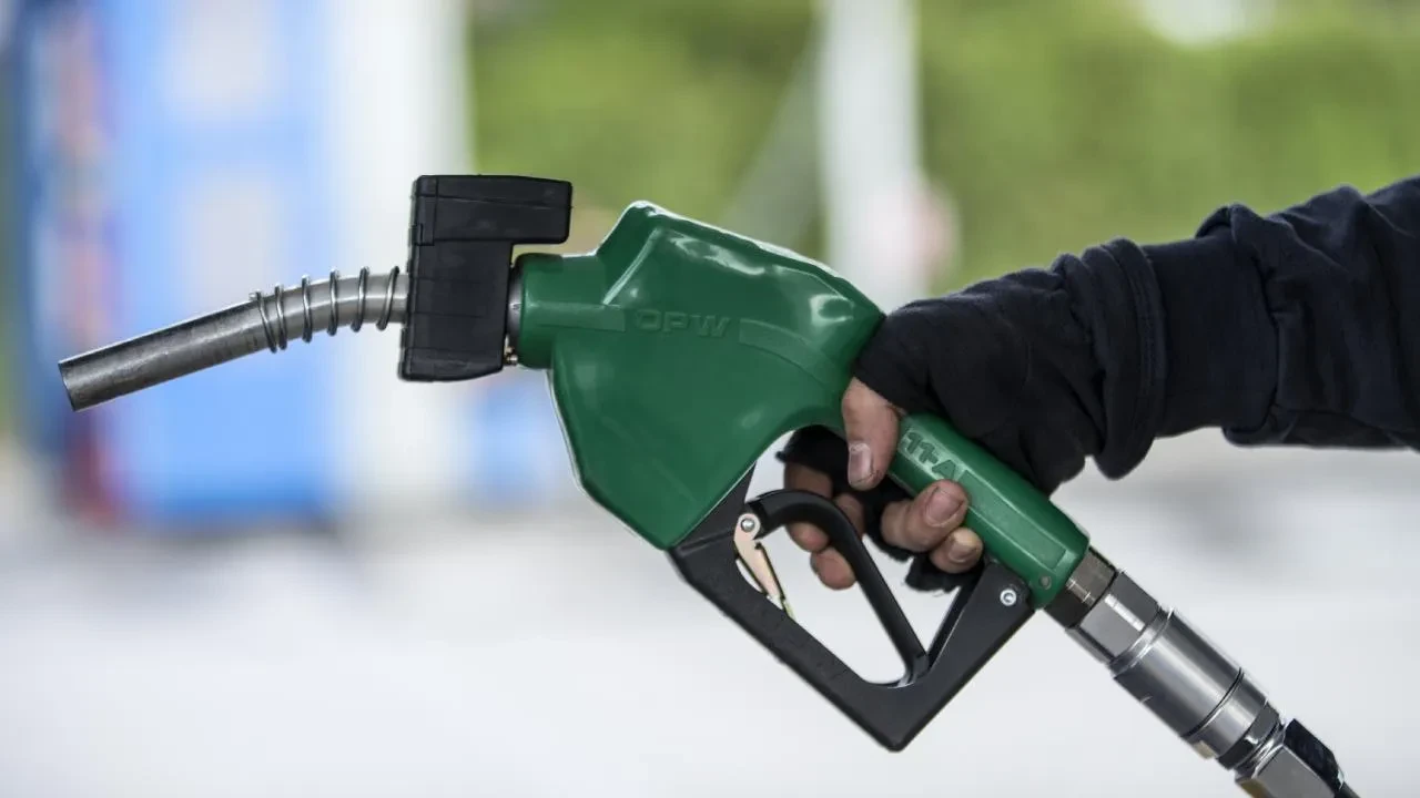 Eşel mobil uzatılacak mı, sona mı erecek? Benzin, motorin fiyatları sabit mi kalacak, ne kadar zamlanacak?