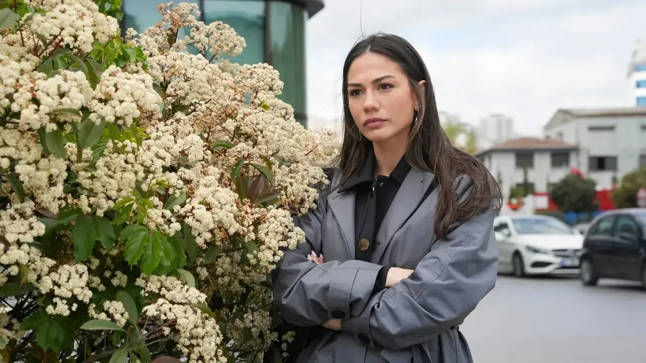 Eşref Tek dizisinde Çağatay Ulusoy olacak mı? Eşref Tek dizisinde Demet Özdemir yok mu?