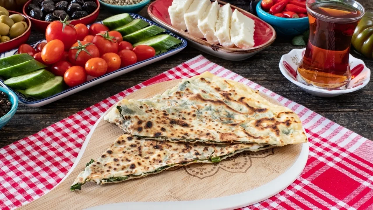 Gözleme yapacaklar dikkat! Erzurumlu teyzelerin yıllardır kullandığı yöntem