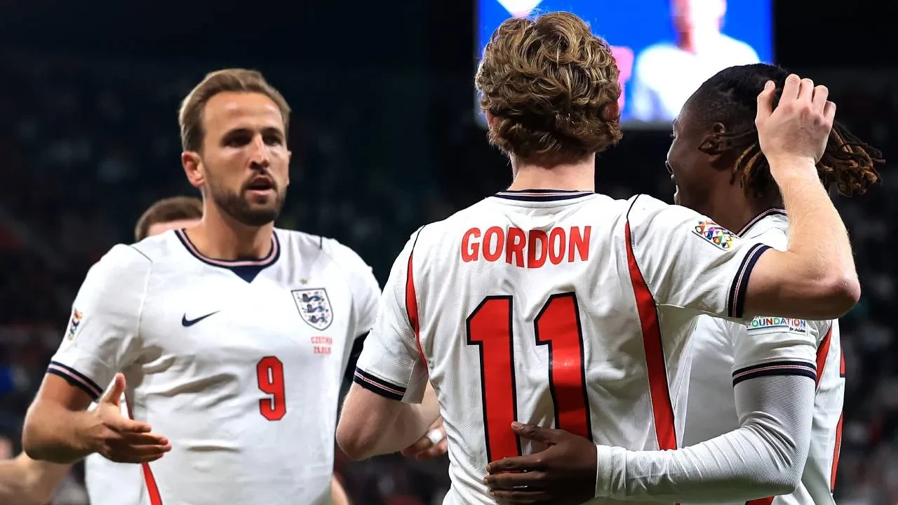 İngiltere, Çekya'yı 2-0 yendi! Gordon ve Kane galibiyeti getirdi
