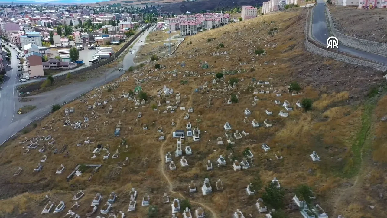 Kars'ta 1 günlük bebeğin şüpheli ölümü mezar açılınca aydınlandı! Peçete detayı kahretti: Anne ve anneanne tutuklandı