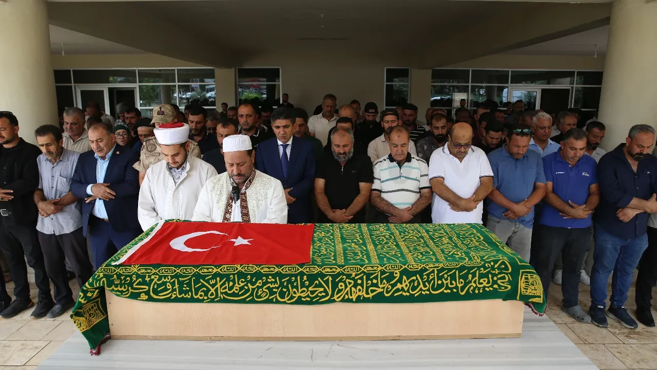 KKTC'deki gemi faciasında hayatını kaybeden 2 kişinin daha cenazeleri defnedildi