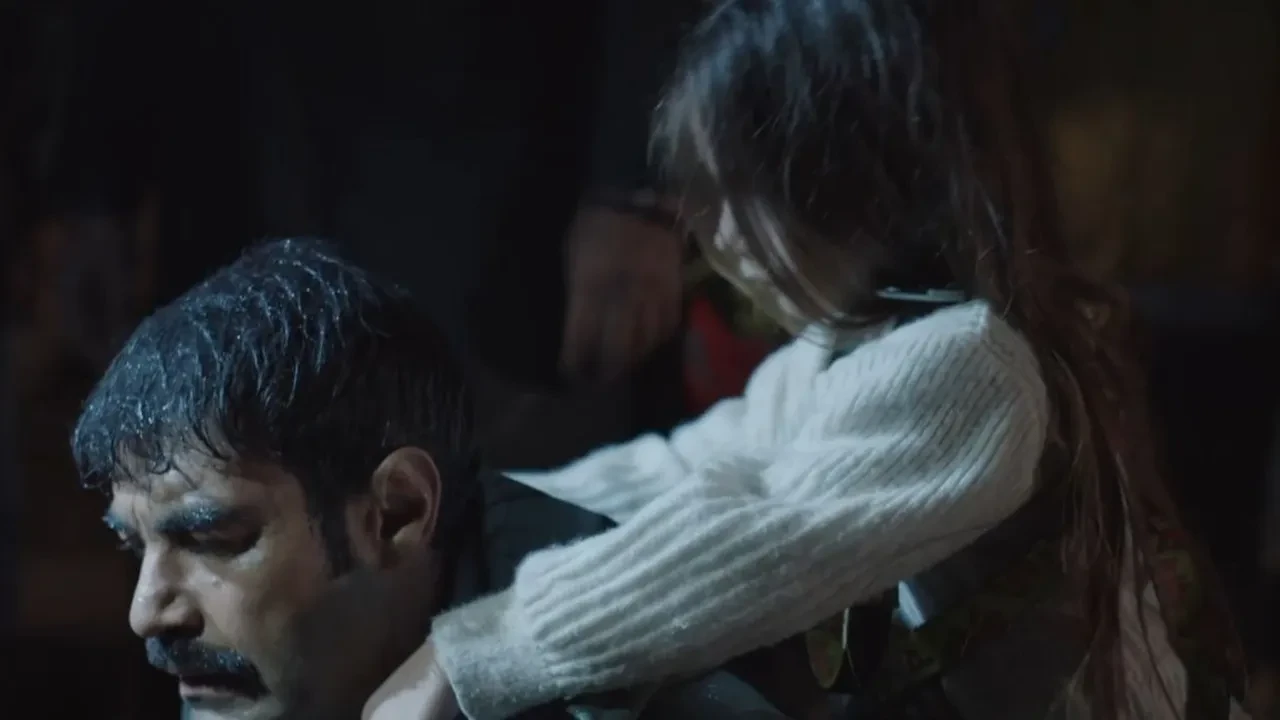 Sevdan Bir Ateş’te baba kız sahnesi duygulandırdı! Beyza Karabacak ve Murat Ünalmış’ın sarılma anı