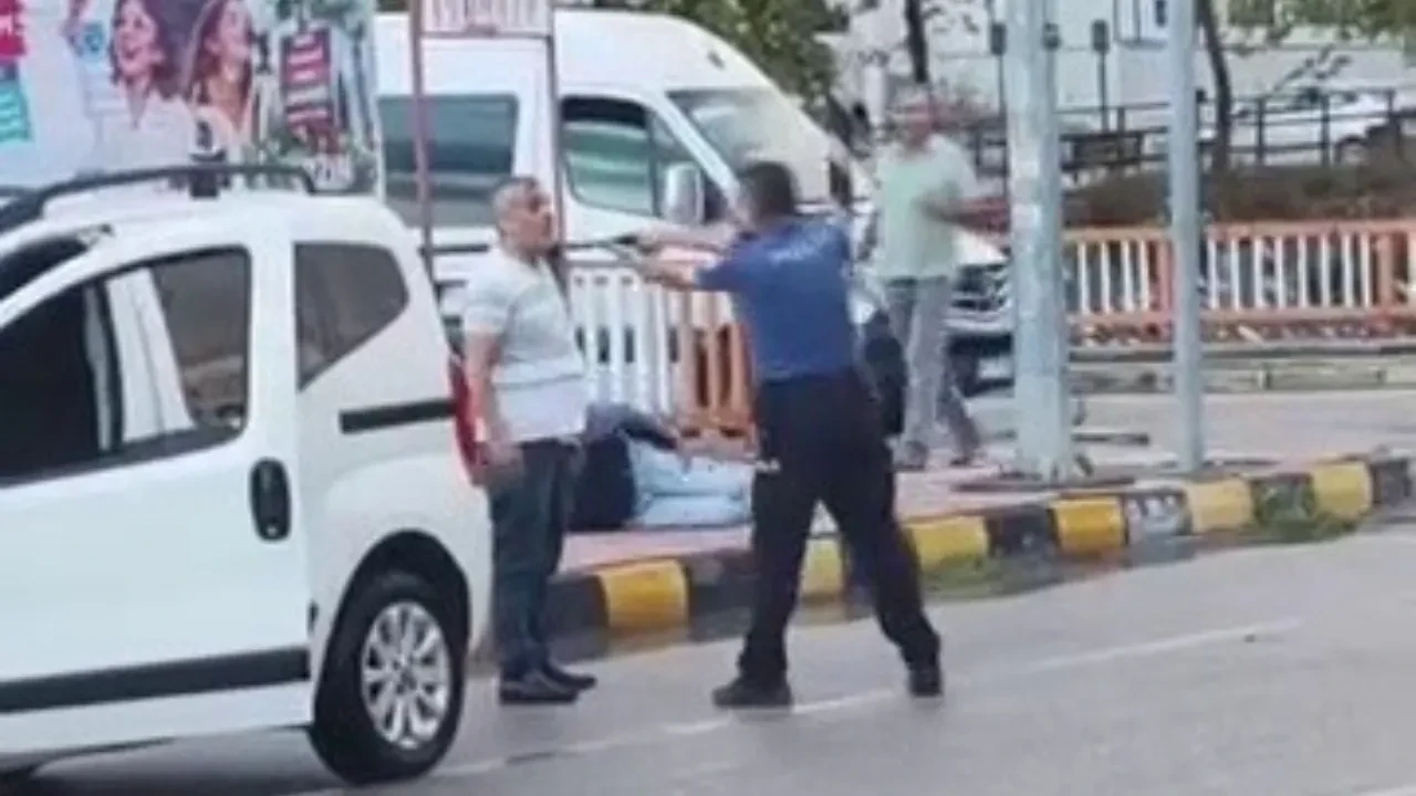 Sokak ortasında infaz! Husumetlisine kurşun yağdırdı