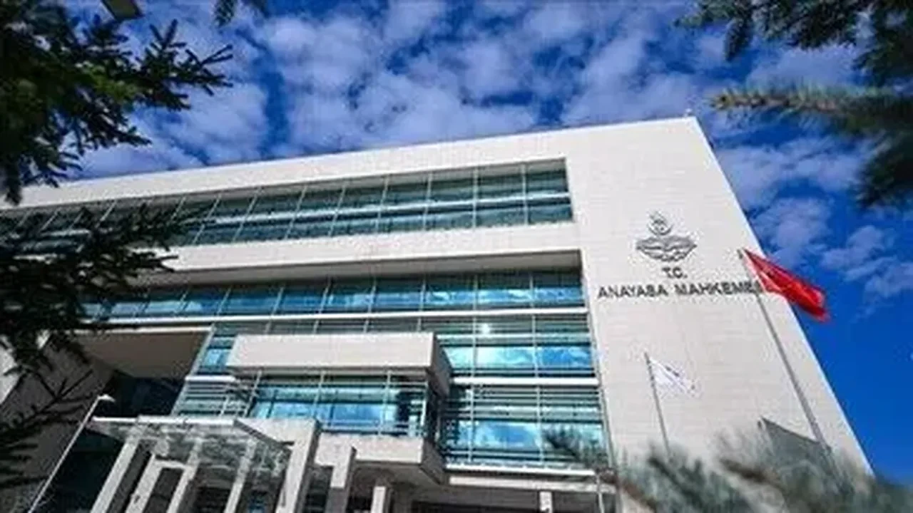 Süresiz nafaka iptal edildi: AYM kararı Resmi Gazete'de