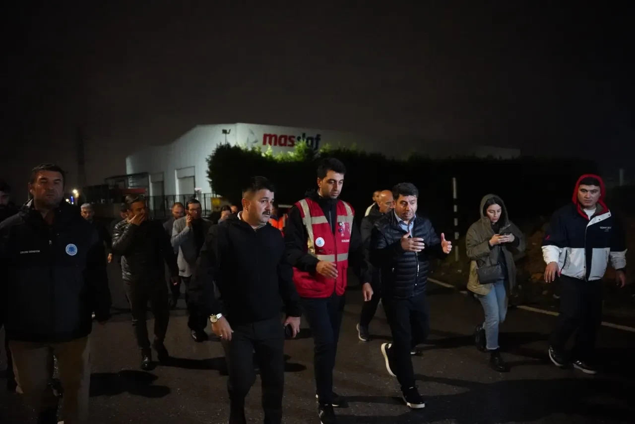 Tuzla, Gebze, Darıca ve Çayırova'da kötü koku alarmı! Vatandaşlardan şikayet yağdı, belediyelerden açıklama geldi