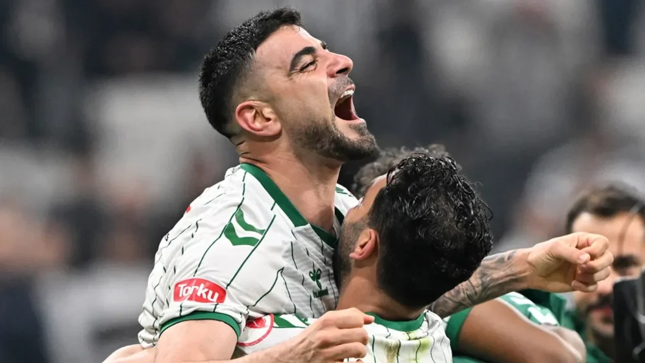 Adil Demirbağ Fenerbahçe'ye mi transfer oluyor? Sarı-lacivertli kulüpten resmi açıklama geldi