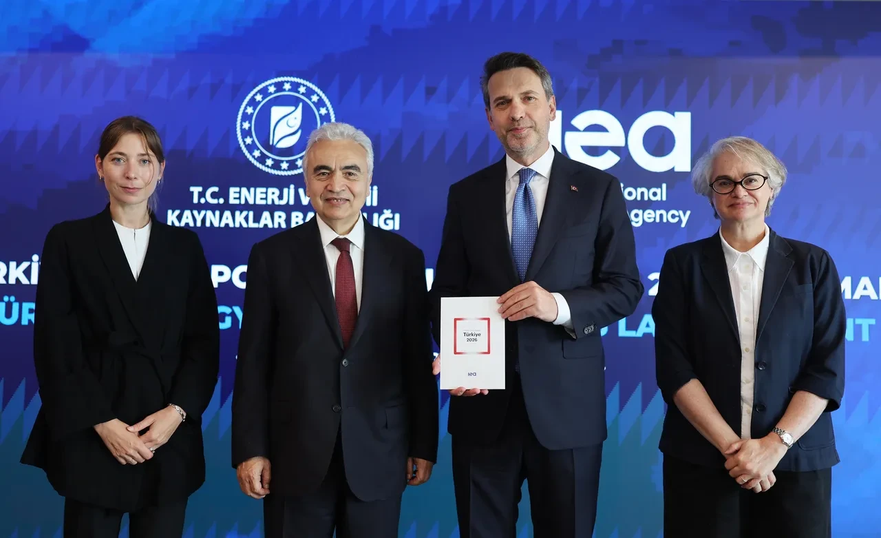Bakan Bayraktar: 'Türkiye'nin 2040 Yeni Enerji Mimarisi’ni COP31 öncesinde sunmak hedefindeyiz'