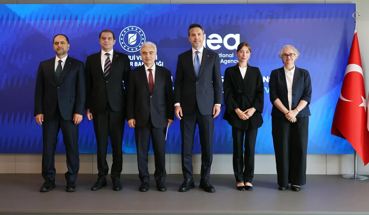 Bakan Bayraktar: 'Türkiye'nin 2040 Yeni Enerji Mimarisi’ni COP31 öncesinde sunmak hedefindeyiz'