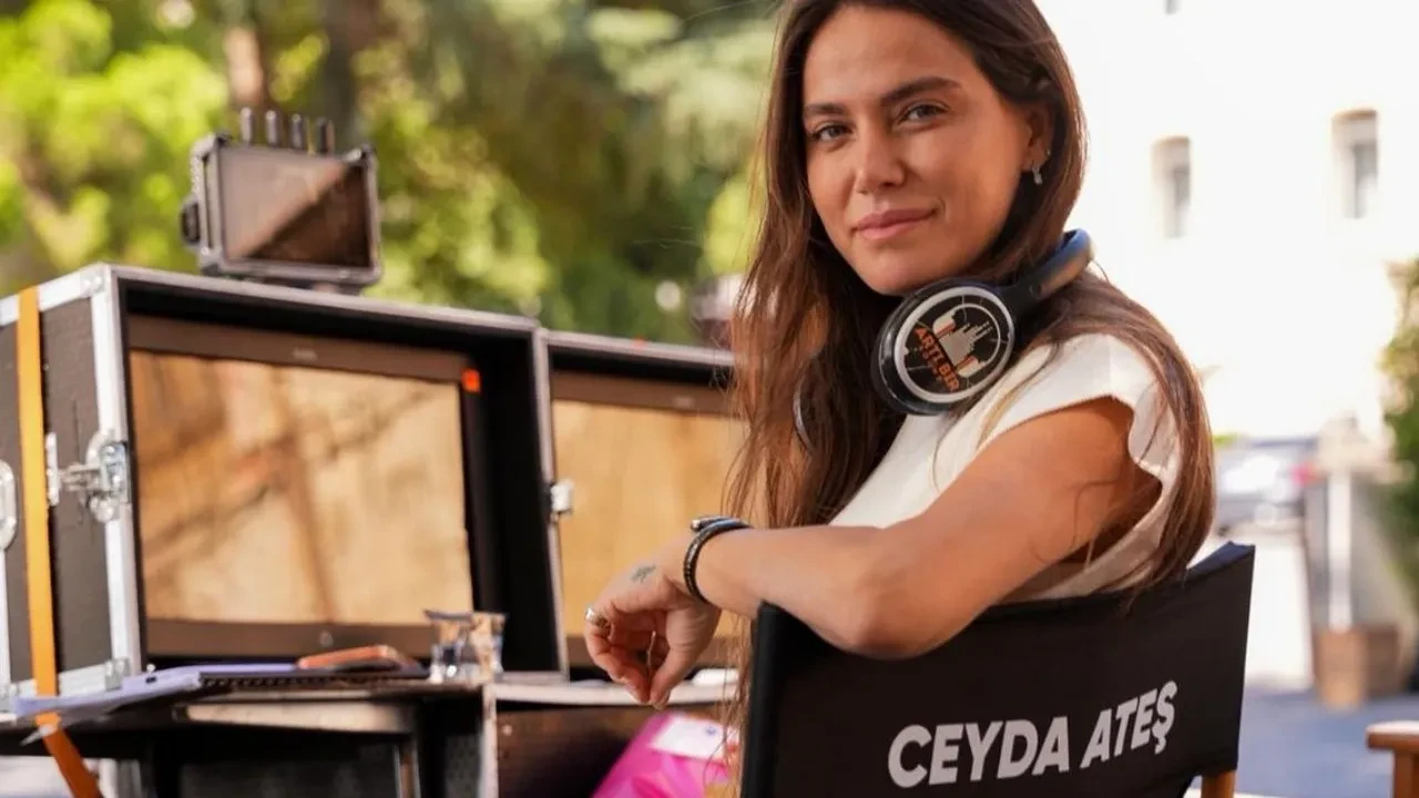 Ceyda Ateş oyunculuktan yapımcılığa geçti! Dikey dizi ‘Peki… Ama’ ile yeni dönem