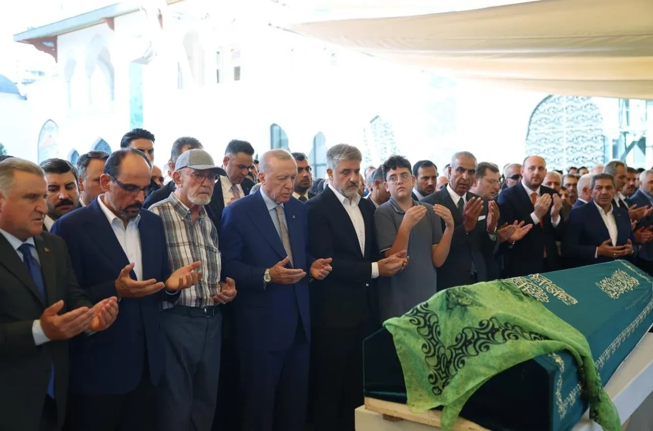 Cumhurbaşkanı Erdoğan AK Parti Şanlıurfa Milletvekili Abdülkadir Emin Önen'in kızının cenazesine katıldı