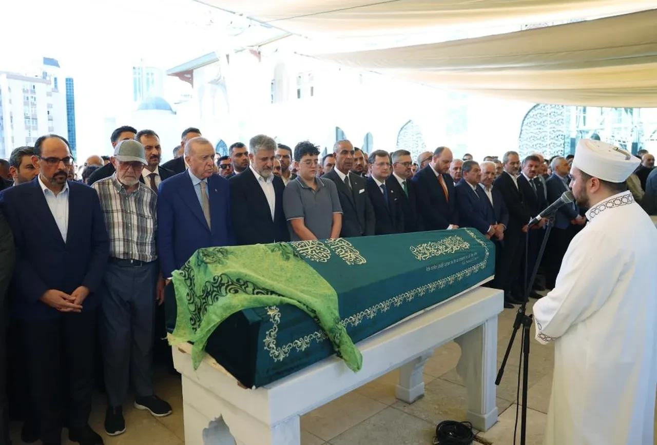 Cumhurbaşkanı Erdoğan AK Parti Şanlıurfa Milletvekili Abdülkadir Emin Önen'in kızının cenazesine katıldı