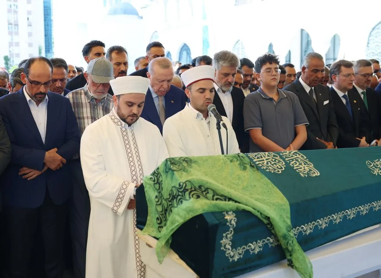 Cumhurbaşkanı Erdoğan AK Parti Şanlıurfa Milletvekili Abdülkadir Emin Önen'in kızının cenazesine katıldı