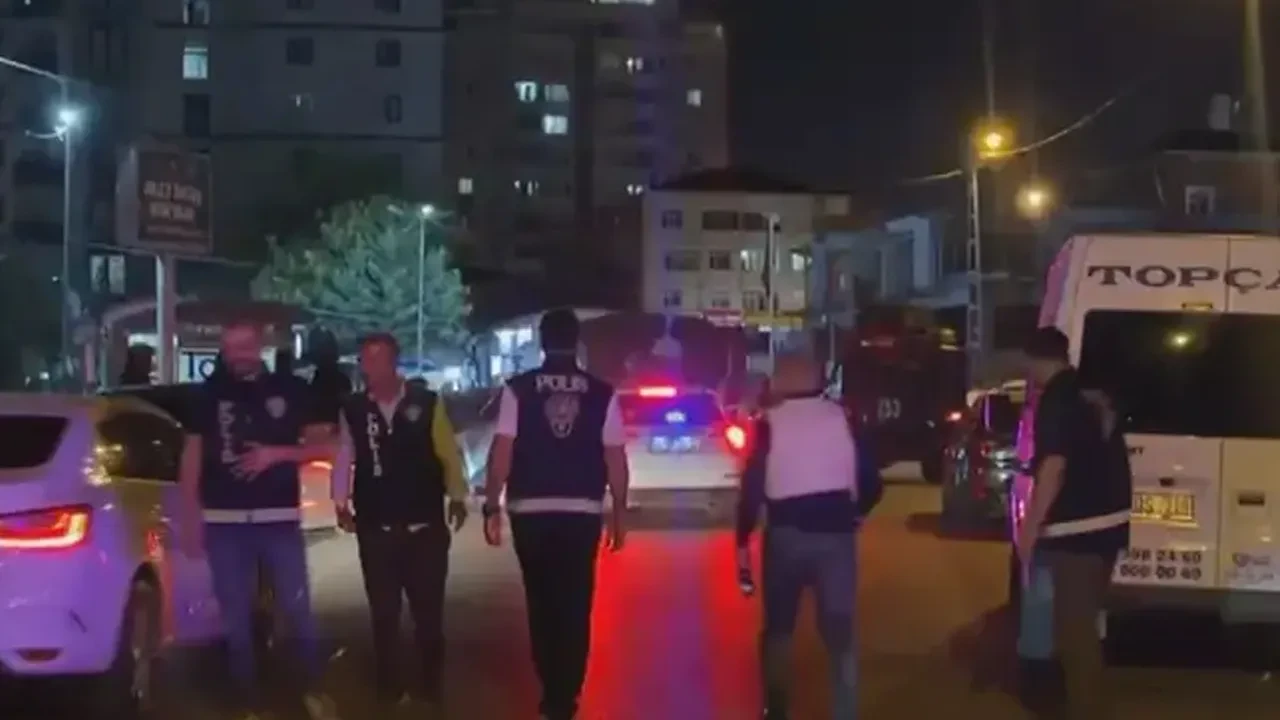 Sultanbeyli'de DEAŞ'lı terörist, polisle çatıştı! O anlar kamerada