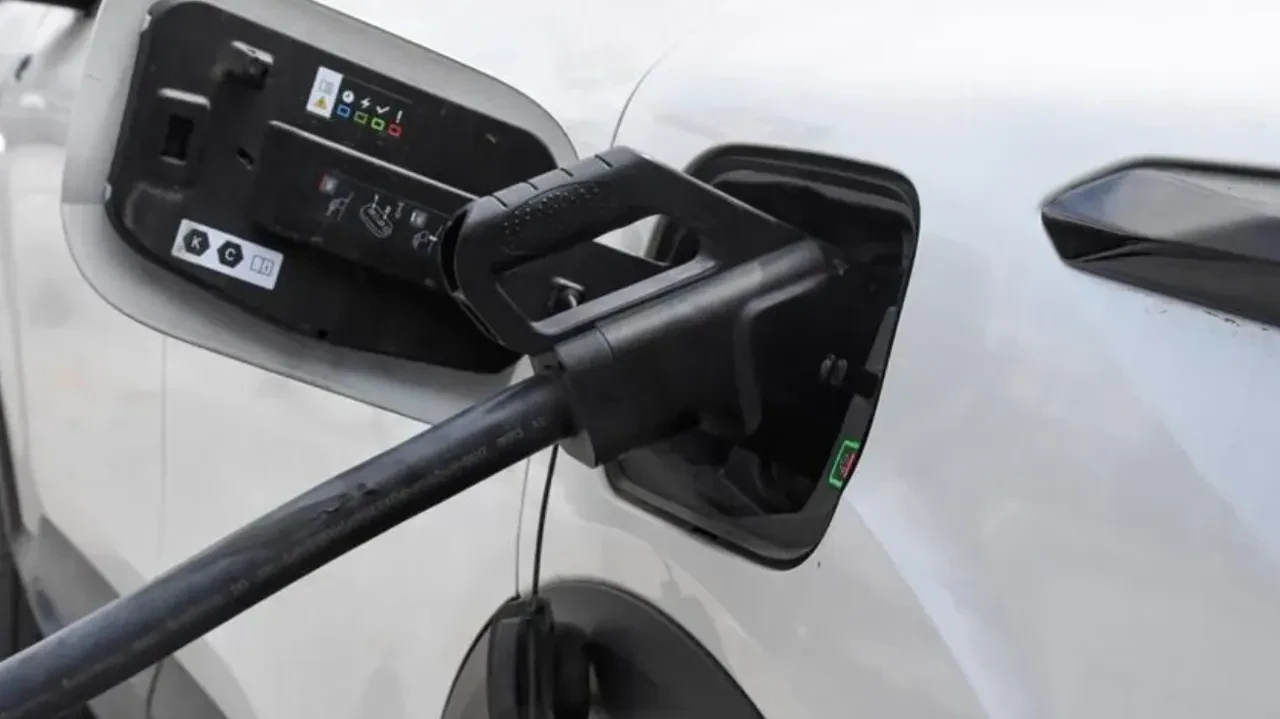 Elektrikli otomobillerin batarya karnesi! Zirvedeki model dikkat çekti!