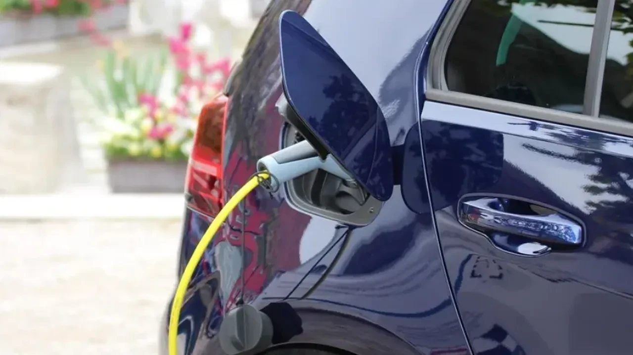Elektrikli otomobillerin batarya karnesi! Zirvedeki model dikkat çekti!