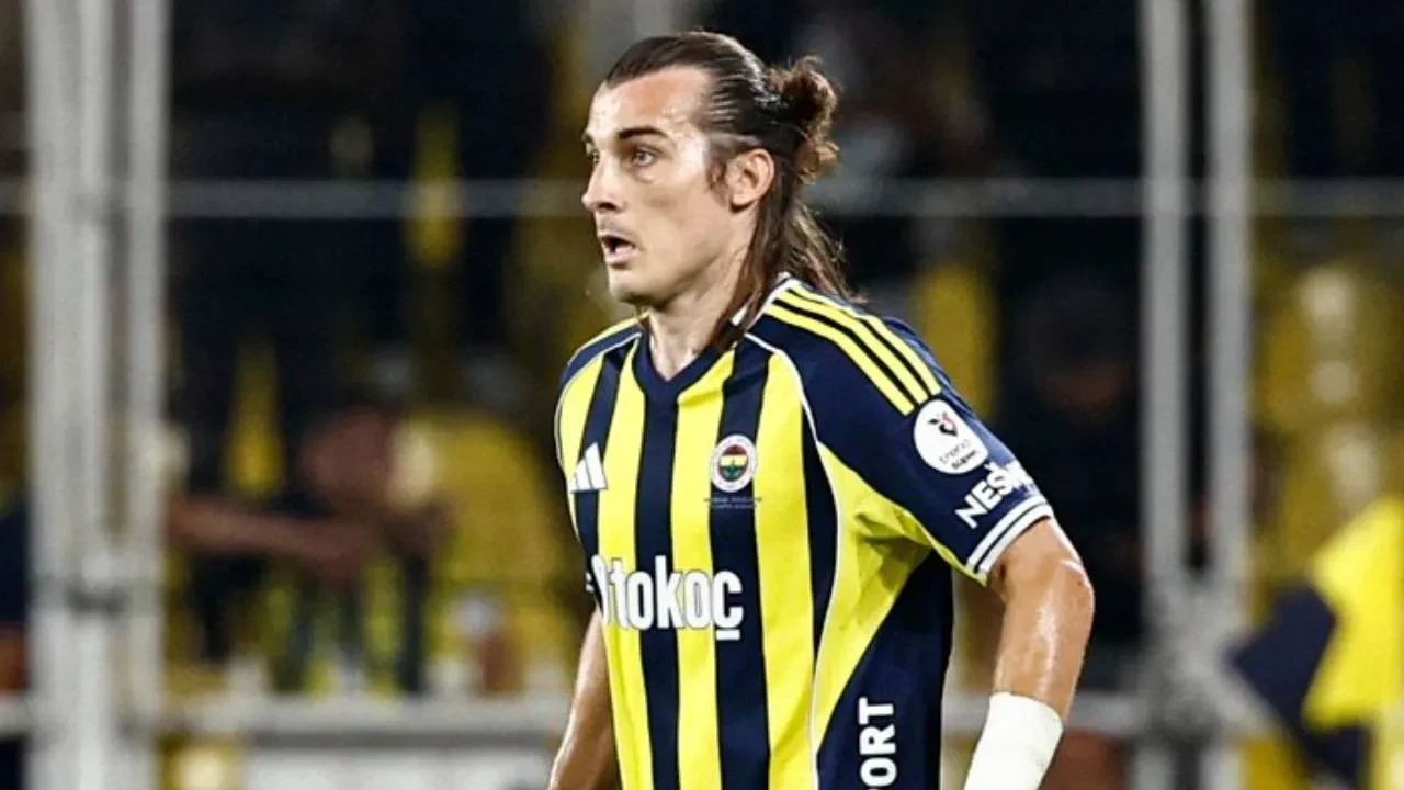 Fenerbahçe'de milli futbolcu ayrıldı! Sarı-lacivertliler veda eden ismi duyurdu