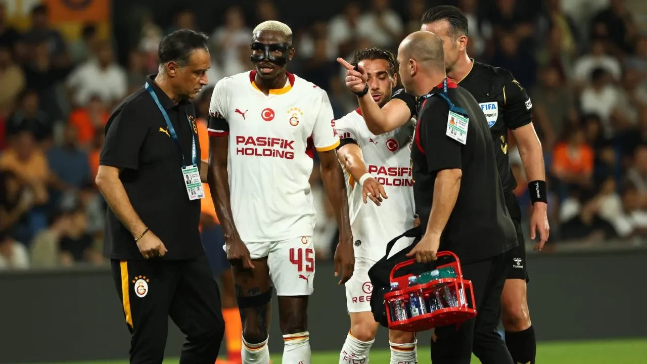 Galatasaray'da Osimhen şoku! Sakatlanarak maça devam edemedi