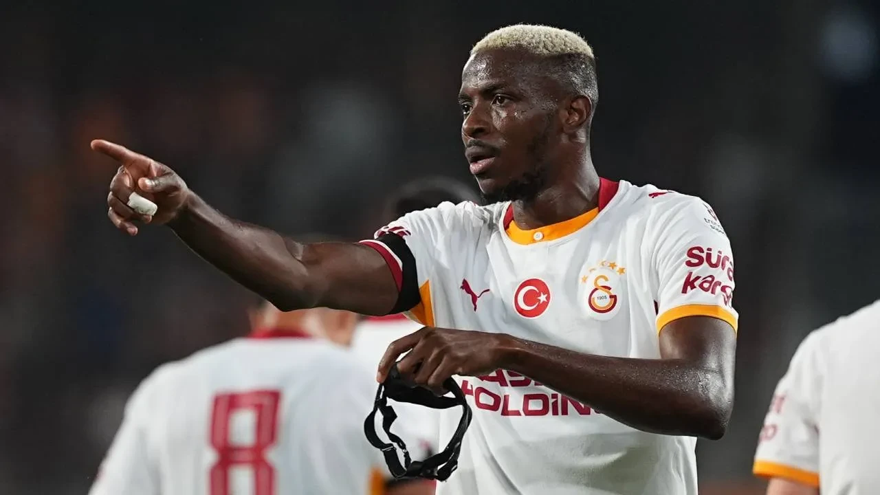 Galatasaray'da Osimhen şoku! Sakatlanarak maça devam edemedi