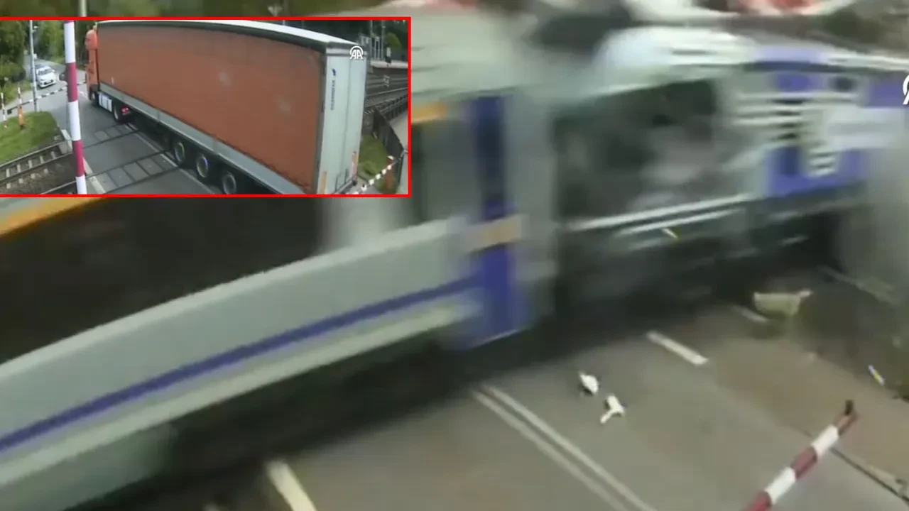 Geçitte takılı kaldı tren son sürat çarptı! Tır parçalara ayrıldı