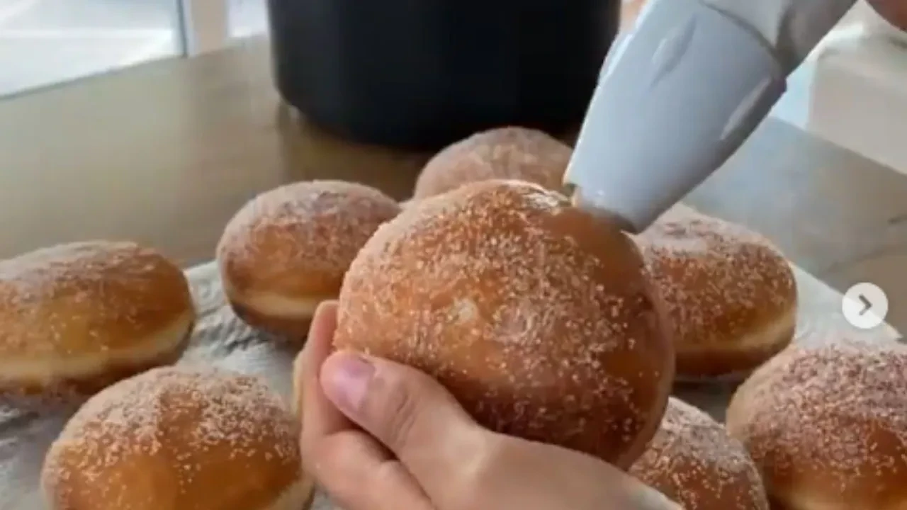 İçi dolgulu, dışı yumuşacık Almanya’nın meşhur çöreği! MasterChef Krappen tarifi