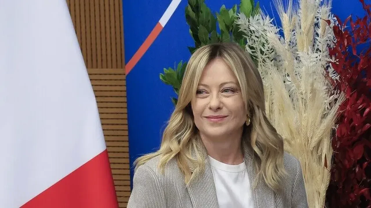İtalya Başbakanı Giorgia Meloni rekor kırdı, Silvio Berlusconi'yi geçti, on binlerce kişiyle kutlama yapacak