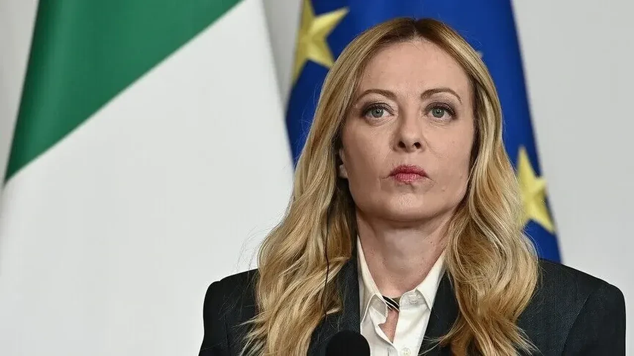 İtalya Başbakanı Giorgia Meloni rekor kırdı, Silvio Berlusconi'yi geçti, on binlerce kişiyle kutlama yapacak