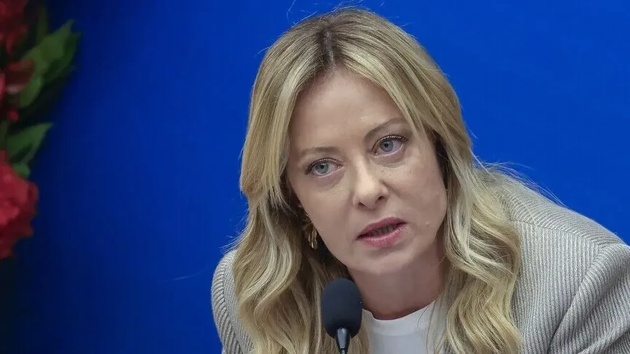 İtalya Başbakanı Giorgia Meloni rekor kırdı, Silvio Berlusconi'yi geçti, on binlerce kişiyle kutlama yapacak