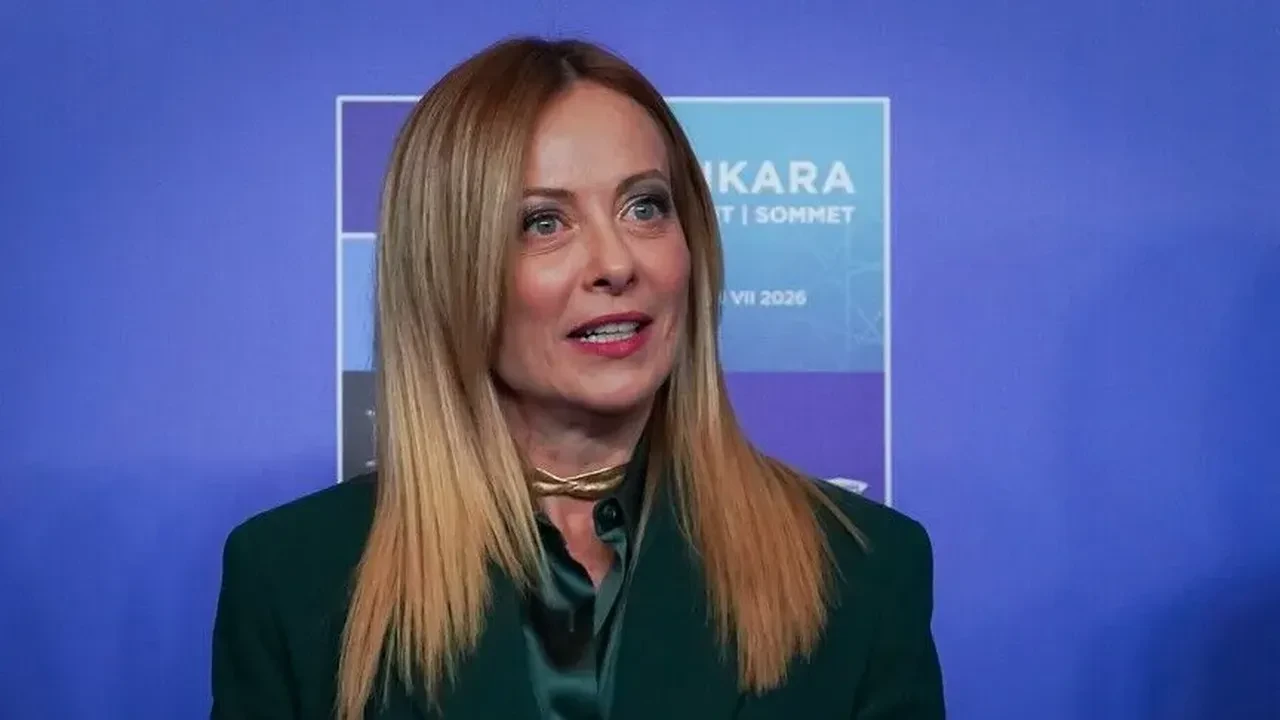 İtalya Başbakanı Giorgia Meloni rekor kırdı, Silvio Berlusconi'yi geçti, on binlerce kişiyle kutlama yapacak