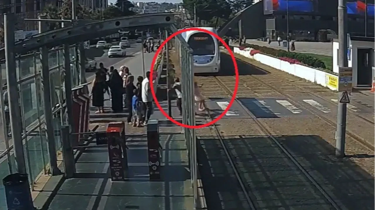 Küçük kız ölüme koşacakken güvenlik görevlisi yetişti!