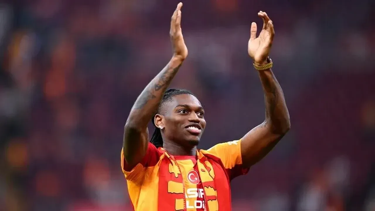 Leao Başakşehir maçında oynayacak mı? Okan Buruk'tan radikal karar! İşte Galatasaray'ın Başakşehir maçı 11'i