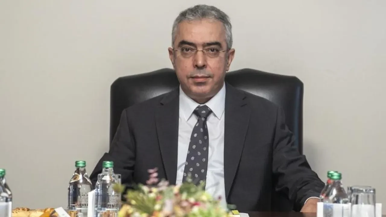 Mehmet Uçum'dan Ahmet Davutoğlu için kullanılan 'Seçilmiş son başbakan' ifadesine tepki: Son derece sorunlu ve absürt