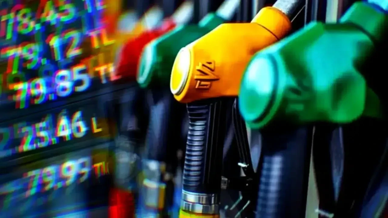Motorin ve benzine zam geldi! Akaryakıt tabelaları değişti: İşte güncel fiyatlar