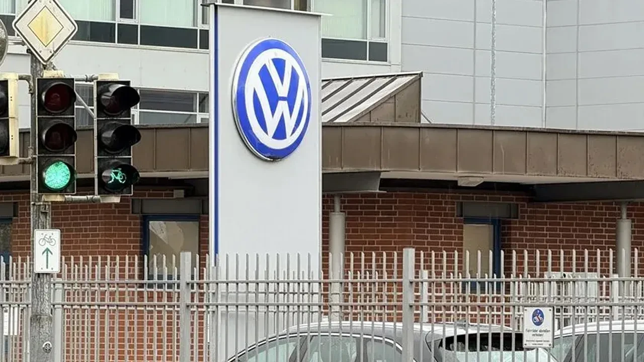 Volkswagen'den radikal karar: 50 bin kişi işten çıkarılacak, model çeşitliliği azaltılacak