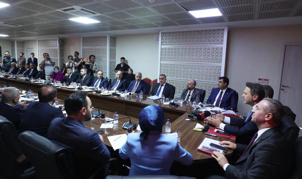 Bakan Bayraktar Hakkari'de açıkladı: Maden şehri oluyor
