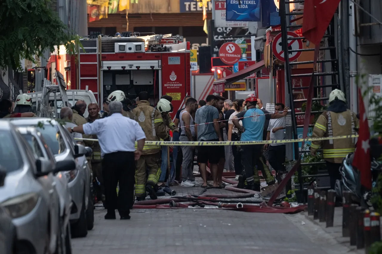 Bakırköy'de oteli bir anda alevler sardı: 12 kişi yaralandı
