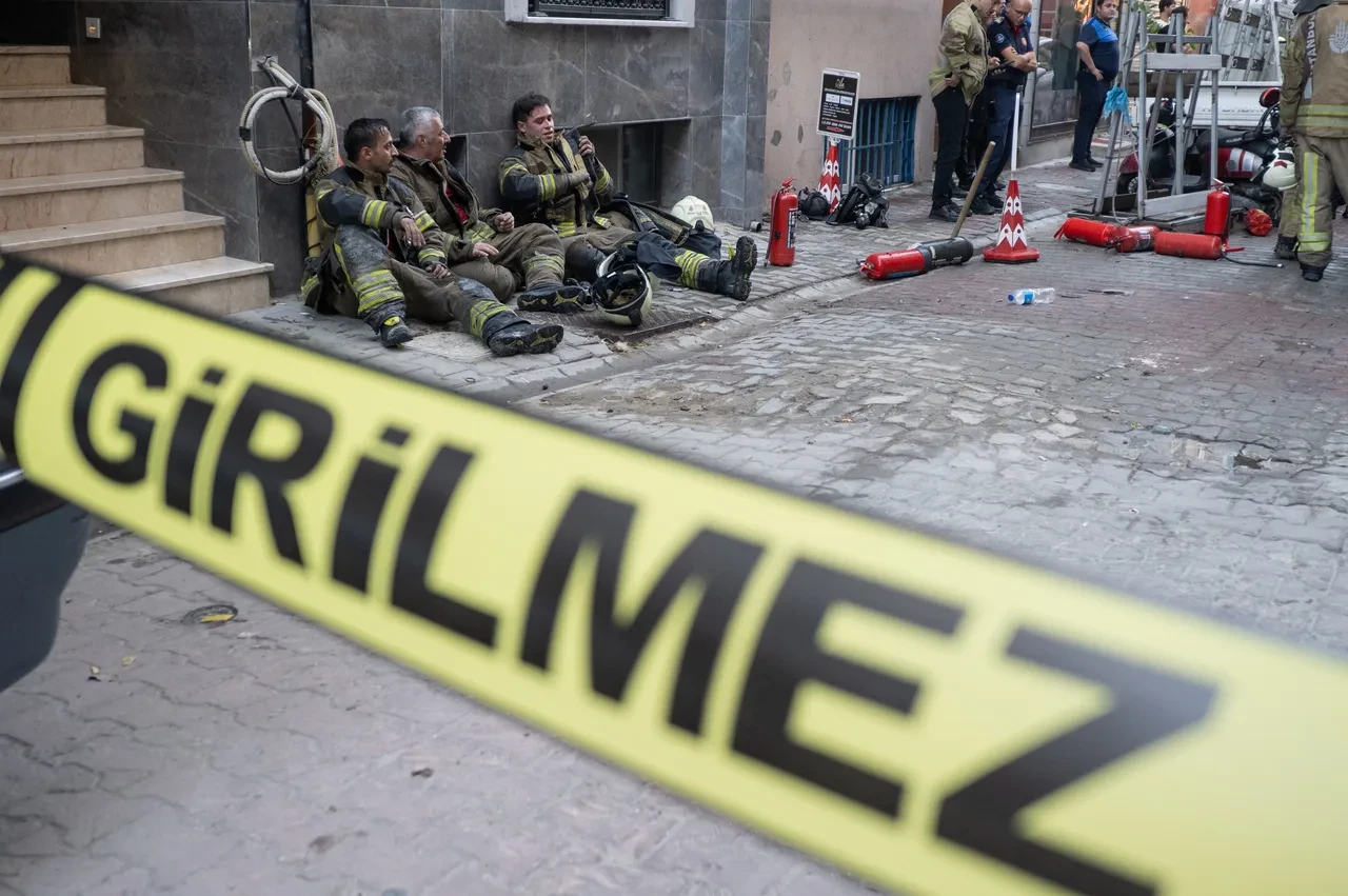 Bakırköy'de oteli bir anda alevler sardı: 12 kişi yaralandı