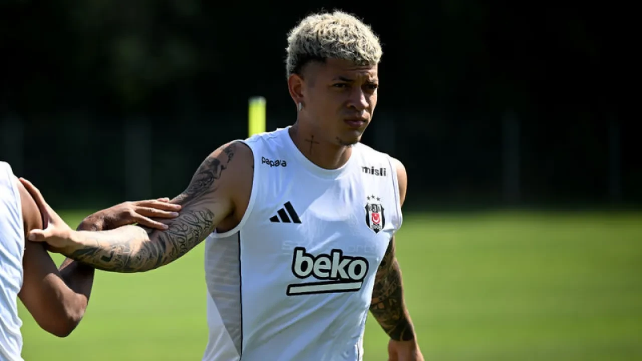 Beşiktaş'ta beklenen ayrılık gerçekleşti! Genç yıldız kiralandı