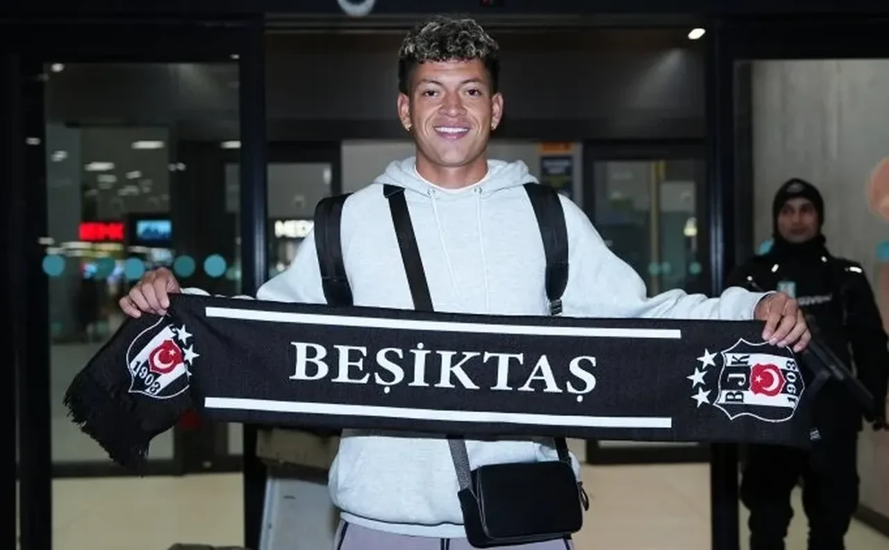 Beşiktaş'ta beklenen ayrılık gerçekleşti! Genç yıldız kiralandı