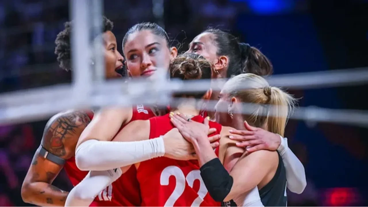 Canlı Anlatım: Filenin Sultanları Sırbistan karşısında! Yarı final heyecanı başladı